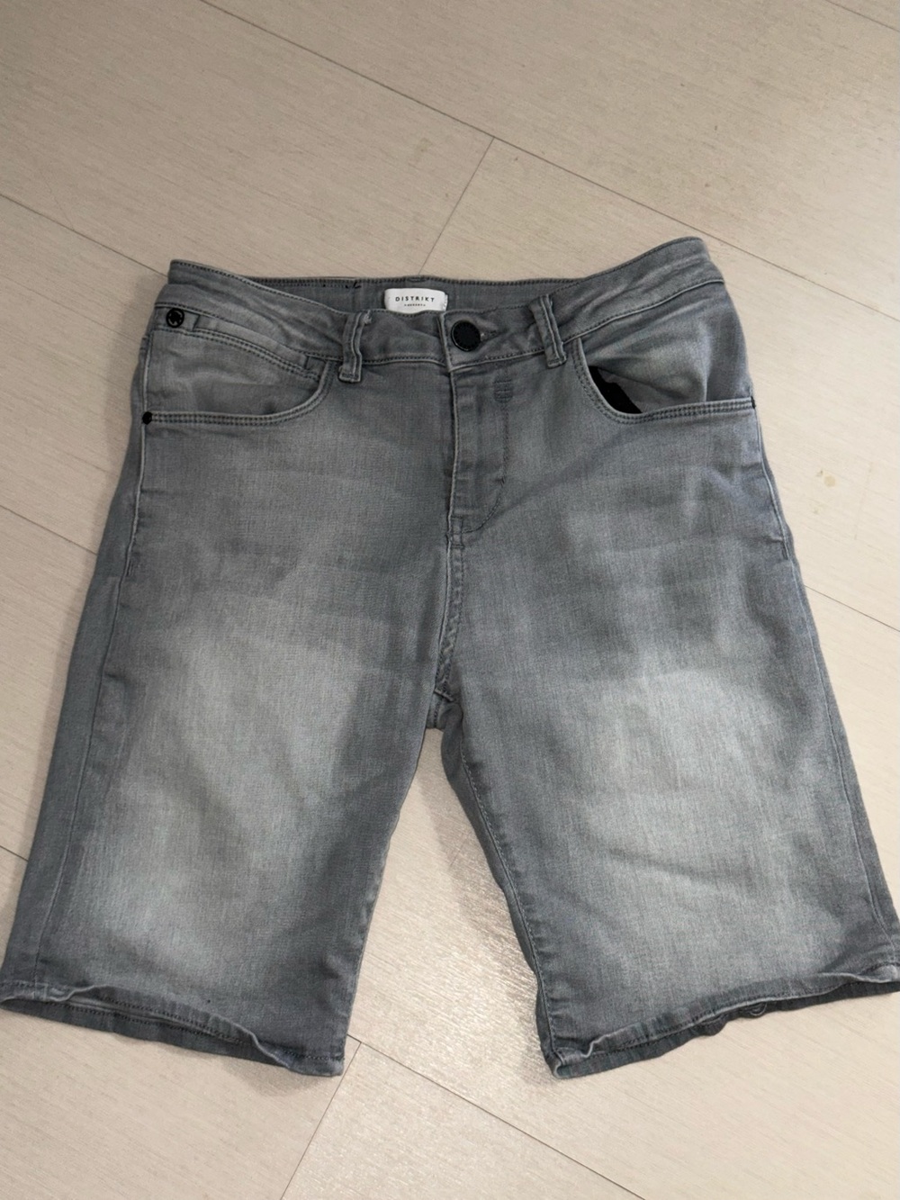 DISTRIKT Gray Distantly Denim Shorts size S